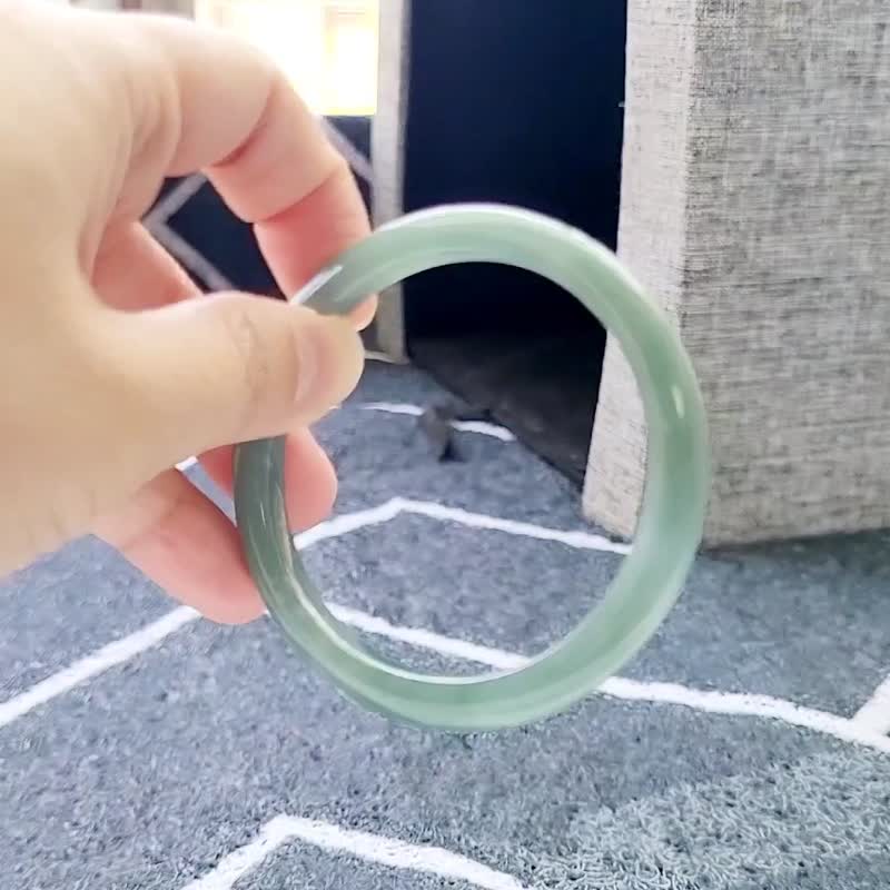 【親翠】天然翡翠 瓜地馬拉 冰意境棉微晶體灰藍調手鐲 55圈口 - 手鍊/手環 - 玉石 多色