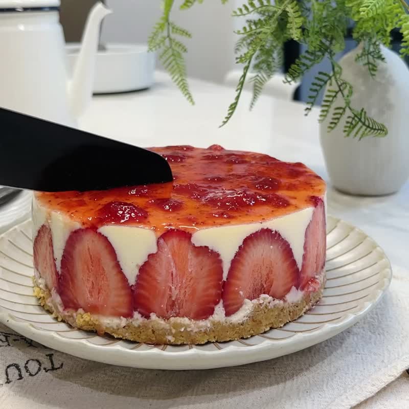 Strawberry cheesecake 6 inches. Customizable cake insert card - เค้กและของหวาน - อาหารสด สึชมพู