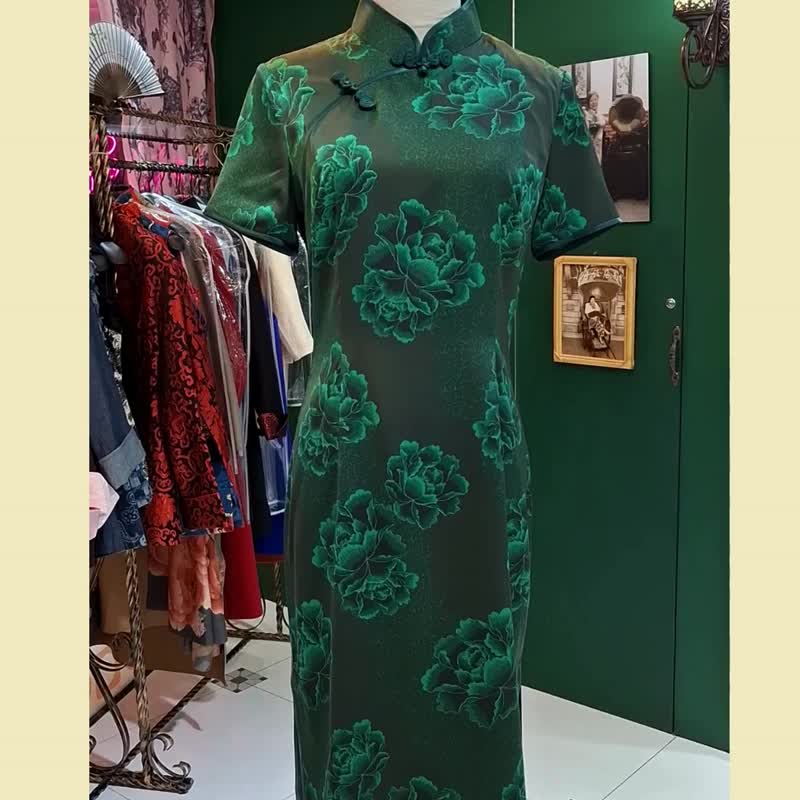 Peony cheongsam Qipao Brand New Dress Qipao - กี่เพ้า - ผ้าฝ้าย/ผ้าลินิน สีเขียว