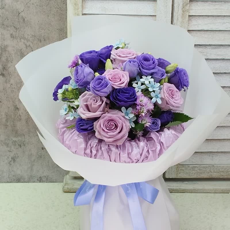 Leaflorist romantic purple flower bouquet - ช่อดอกไม้แห้ง - พืช/ดอกไม้ สีม่วง