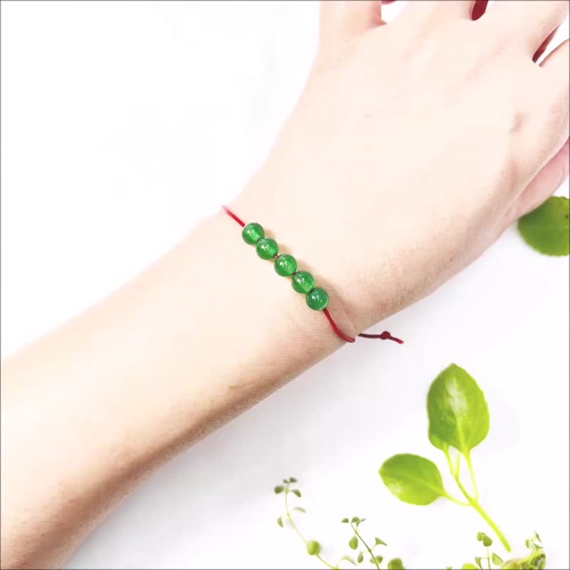 Green Agate August Lucky Leather Bracelet Quintuple Gems Blessing Red Cord - สร้อยข้อมือ - เครื่องเพชรพลอย สีแดง