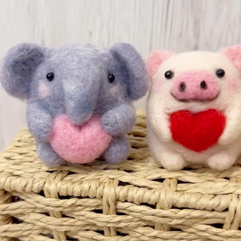 A variety of healing gifts for babies who love small animals: wool felt dolls, hedgehogs, sloths and elephants - Stuffed Dolls & Figurines - Wool Multicolor