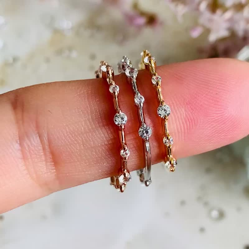 Minimalist White Zircon Ring (Pavé Set) Round Cut 2mm. Alternating with 1.5mm. - 戒指 - 半寶石 白色