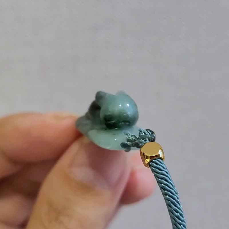 親翠 天然翡翠 冰綠飄花趴趴兔牌手環 | C | 生肖 兔 - 手鍊/手環 - 玉石 多色