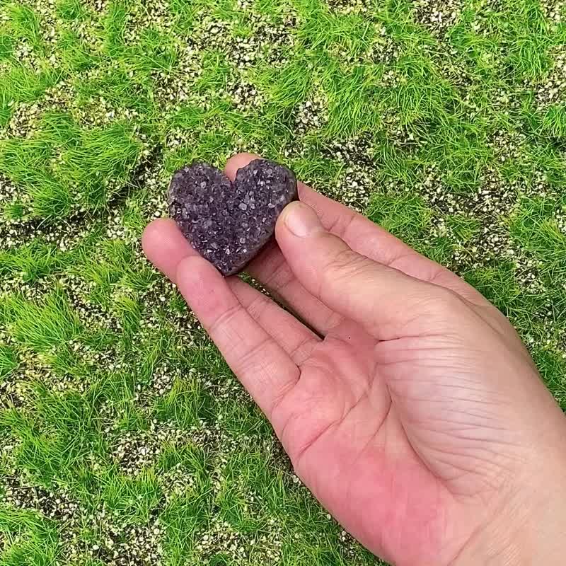 天然原礦紫水晶愛心簇 //貴人 冥想 // 智慧 旺財運事業 消磁淨化 - 擺飾/家飾品 - 水晶 紫色