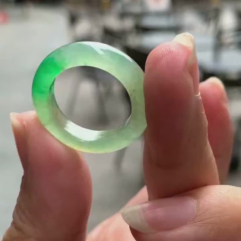 冰種翡翠 緬甸A玉 玉班指 披指 指環 • 冰種陽綠熒光翡翠戒指 - 戒指 - 玉石 綠色