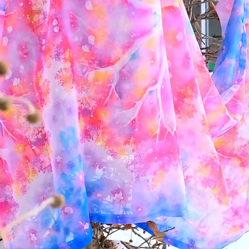 2 weeks [Waiting for the blue sky] Watercolor painting of cherry blossom tree Art stole Scarf Painting Stylish Red Colorful Gradient Bicolor - ผ้าพันคอถัก - เส้นใยสังเคราะห์ สีแดง