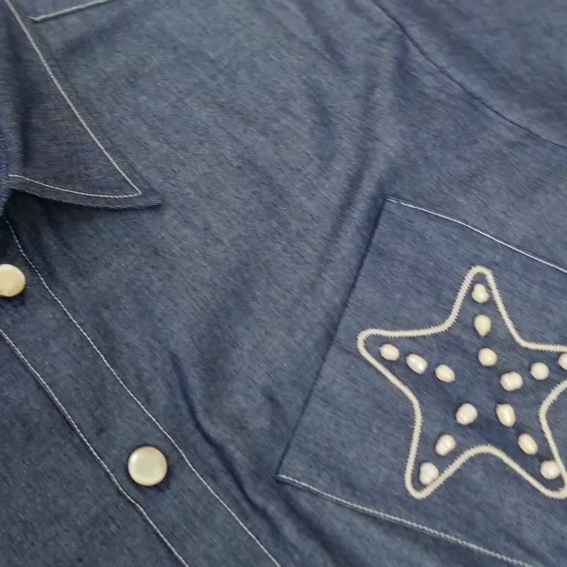 男士丹寧棉襯衫珍珠海星刺繡 - 男襯衫/休閒襯衫 - 棉．麻 藍色