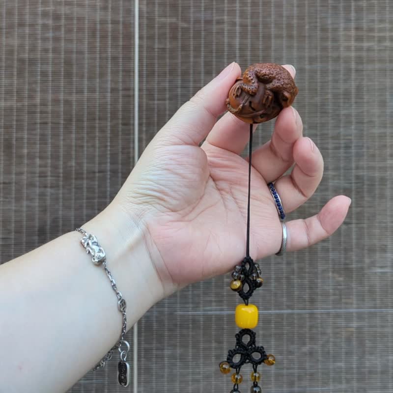 Unique boxwood hand-carved netsuke fortune-bringing auspicious golden toad gift Chinese knot bead ring tassel ornaments - ของวางตกแต่ง - ไม้ สีดำ