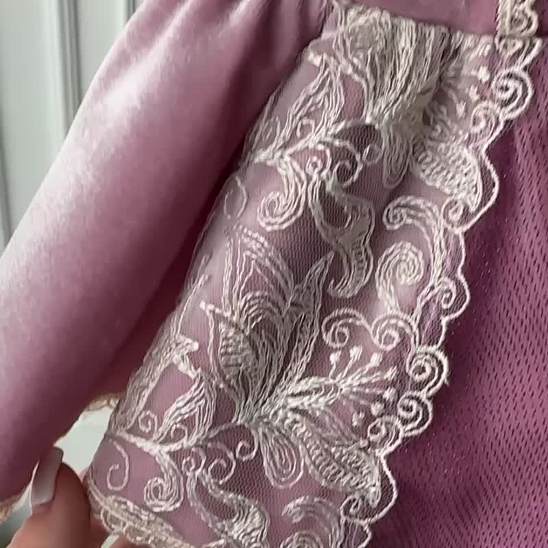Purple bodysuit with lace for newborn girls:the perfect outfit for a little girl - 嬰兒手鍊/飾品 - 其他金屬 紫色