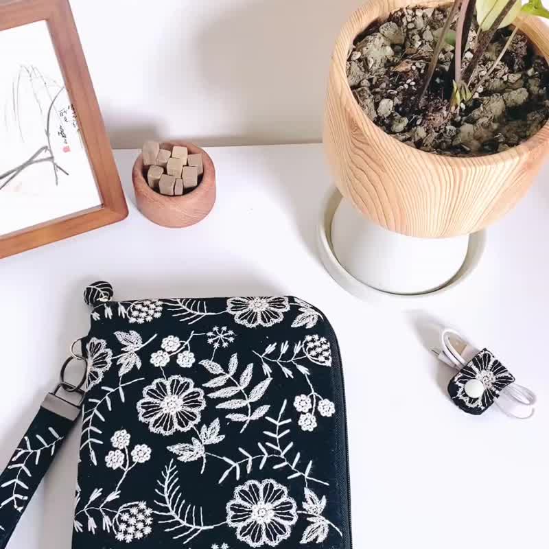 HyRead gaze mini 6吋 刺繡布電紙書保護套 客制化紙質書 文藝 - 筆記本/手帳 - 棉．麻 黑色