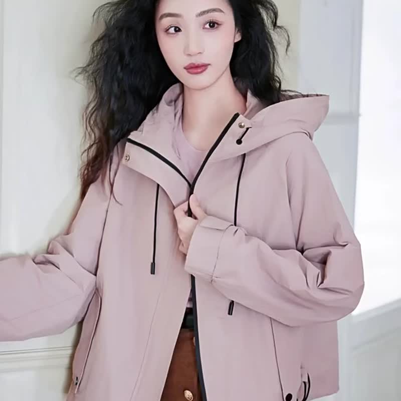 秋上新 粉色戶外短沖鋒衣帽衫 防風機能外套露營夾克登山服 - 女上衣/長袖上衣 - 其他材質 粉紅色