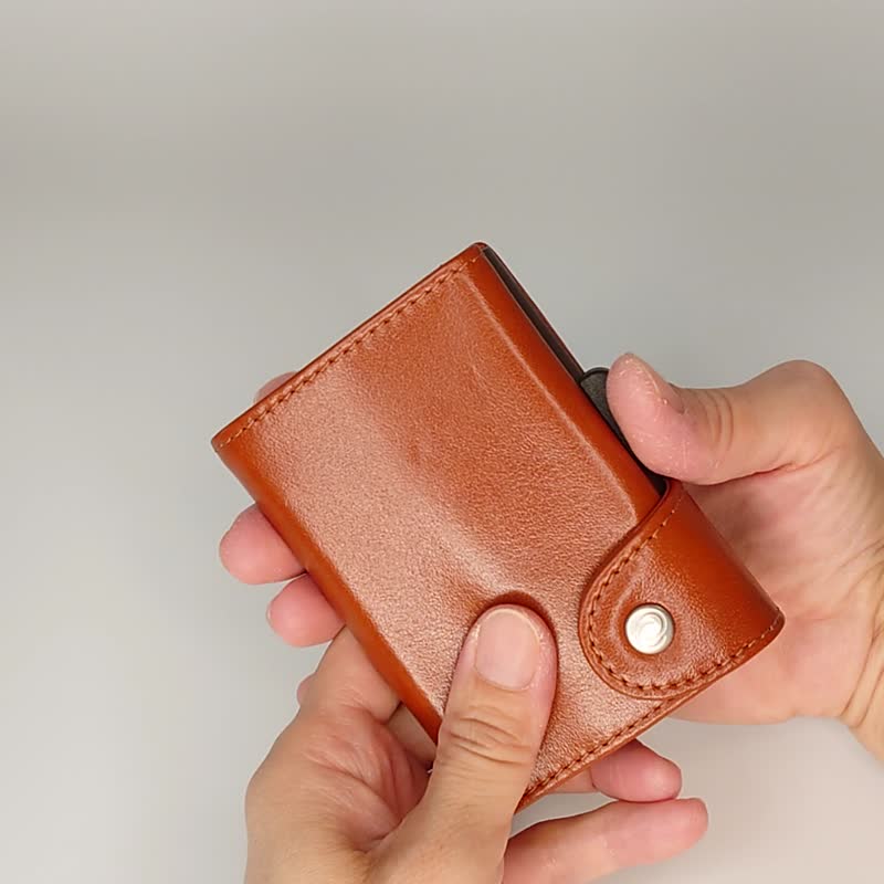 Minimal oiled leather wallet with anti-skimming function made of Italian leather - กระเป๋าสตางค์ - หนังแท้ สีนำ้ตาล