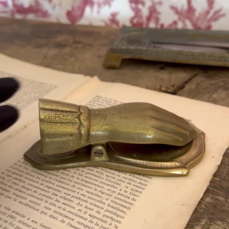 40066-French Antique Bronze Hand-Shaped Paperweight and Paper Clamp - Items for Display - Copper & Brass 