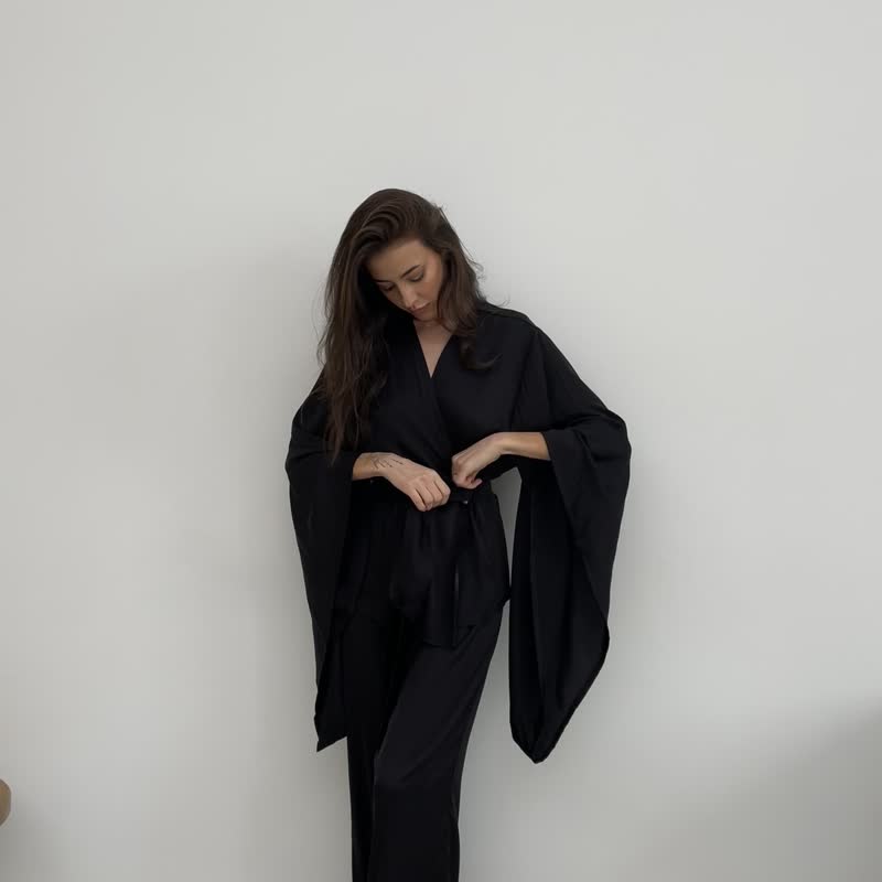 絲滑睡衣套裝 短款和服上衣與長褲 黑色 - 睡衣/居家服 - 絲．絹 黑色
