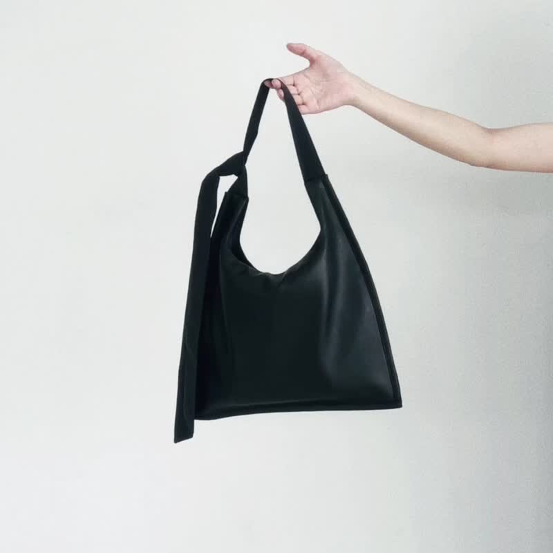 [Original design] [New hot sale] Sheepskin strappy tote bag - Messenger Bags & Sling Bags - Genuine Leather Black
