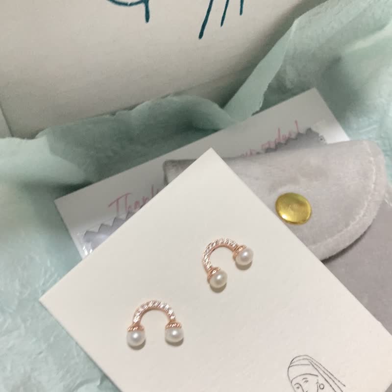 Over the Rainbow - Freshwater Pearl sterling silver ear studs - ต่างหู - เงินแท้ สีเงิน