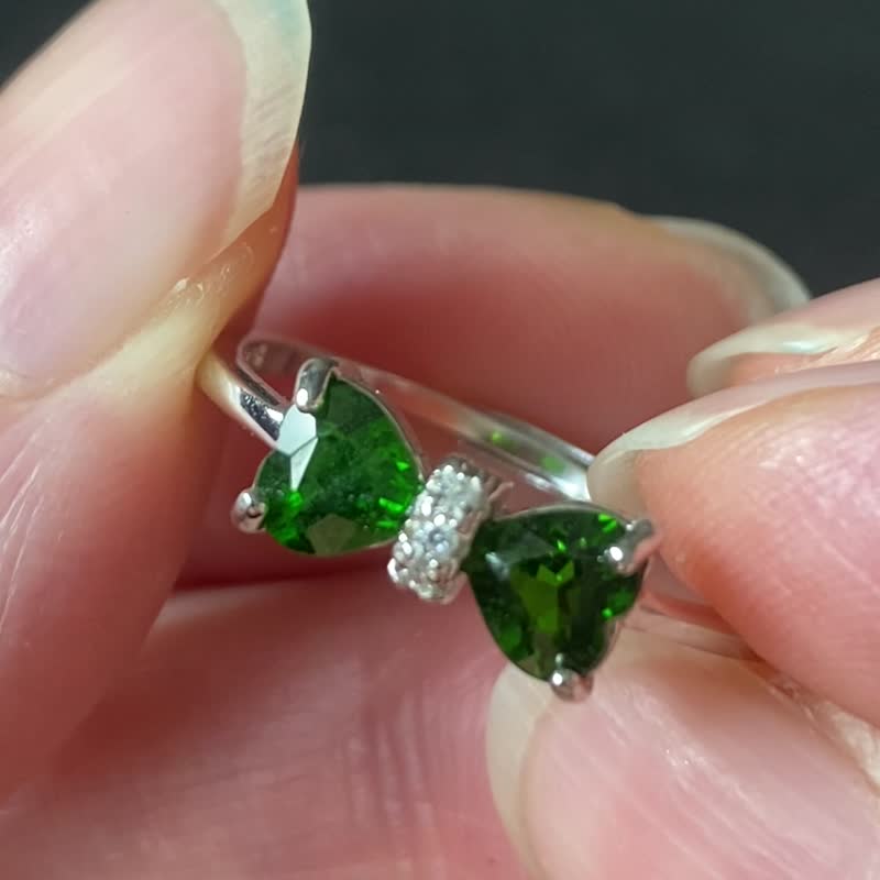 天然綠磷灰礦石蝴蝶結戒指 - 戒指 - 水晶 綠色
