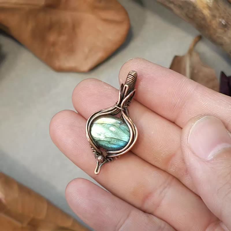 Metal wire braided labradorite necklace handmade jewelry retro wear accessories - สร้อยคอ - ทองแดงทองเหลือง 