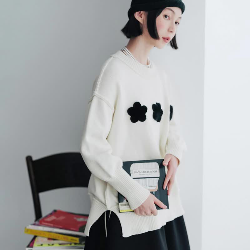 Japanese fluffy small flower white crew neck sweater - Women's Sweaters - Cotton & Hemp White