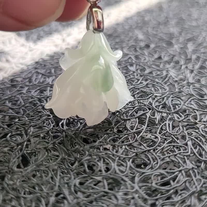 [Pro-Cui] Natural Jade Ice Floating Flowers Three-dimensional Seiko Carved Magnolia Flowers 925 Sterling Silver Clavicle Chain Flower Series - สร้อยคอ - หยก หลากหลายสี