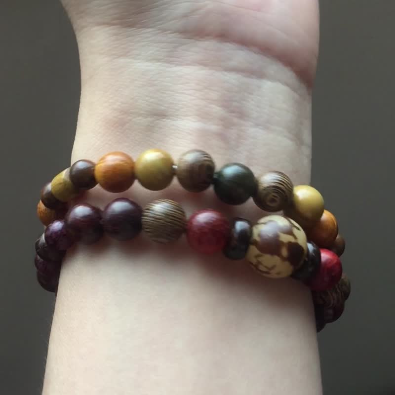FOREST Mala Wood Bracelet - สร้อยข้อมือ - ไม้ สีแดง