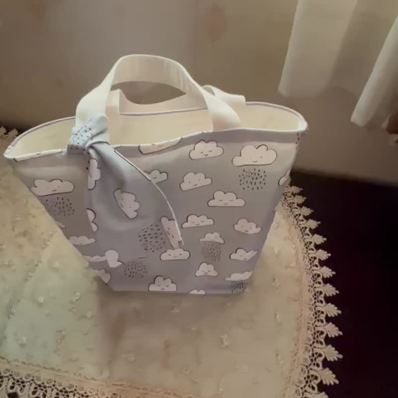 Original Handmade Smiley Cloud Tote Bag - กระเป๋าถือ - ผ้าฝ้าย/ผ้าลินิน หลากหลายสี