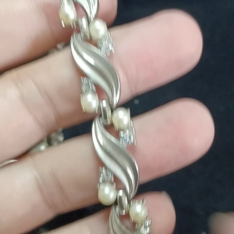 vintage jewelry TRIFARI Silver Swirl Faux Pearl Rhinestone Choker Necklace - สร้อยคอ - โลหะ 