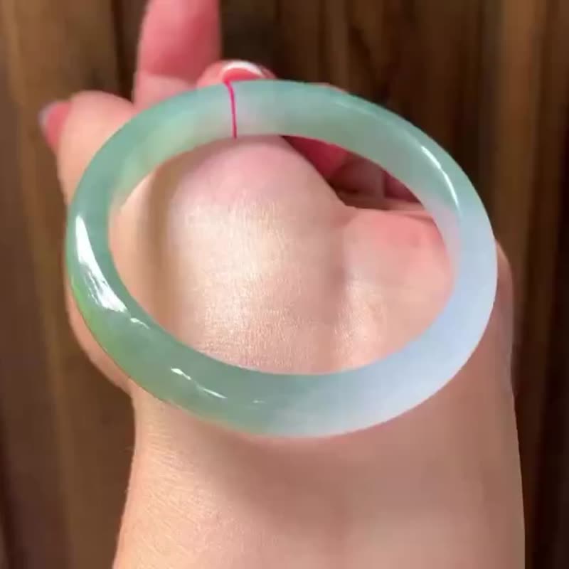 冰種翡翠天然翡翠玉鐲A玉手鐲 玉鈪 • 冰種半山水翡翠貴妃鐲 - 手鍊/手環 - 玉石 綠色