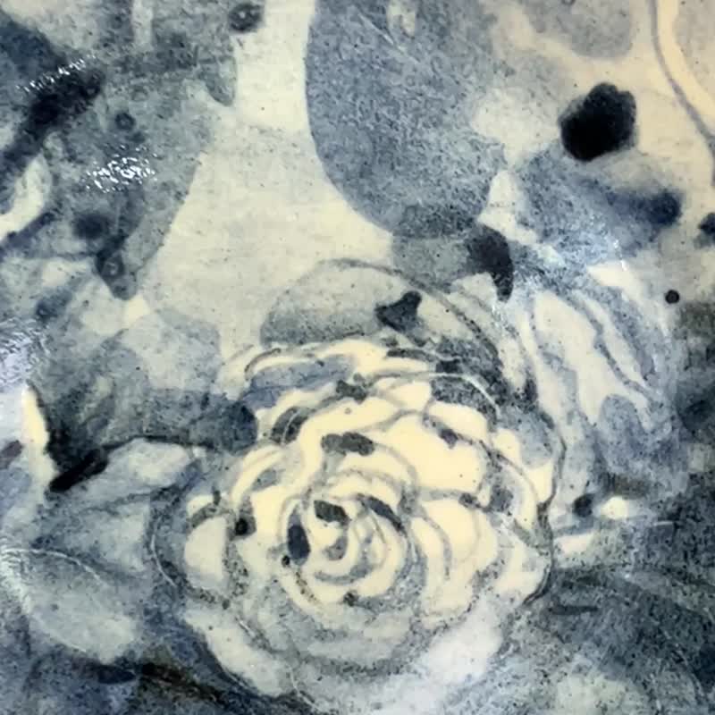 青色 手繪山茶花   16.4 x H 2.2cm - 盤子/餐盤/盤架 - 陶 