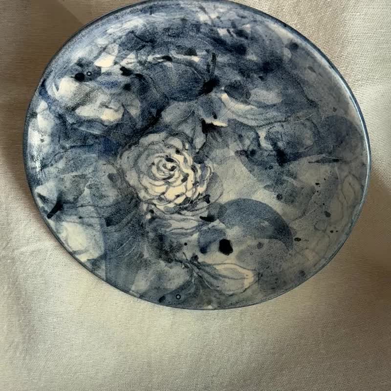青色 手繪山茶花   16.4 x H 2.2cm - 盤子/餐盤/盤架 - 陶 