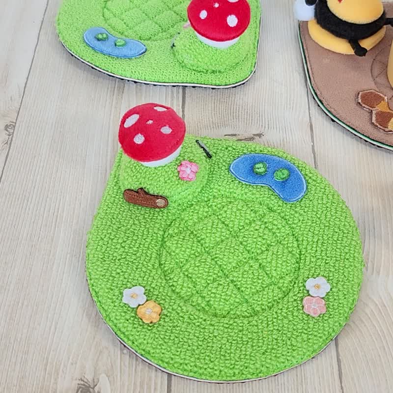 The one on the table - Fairy Tale Park Office Small 3D Coaster Gift - ที่รองแก้ว - งานปัก สีเขียว