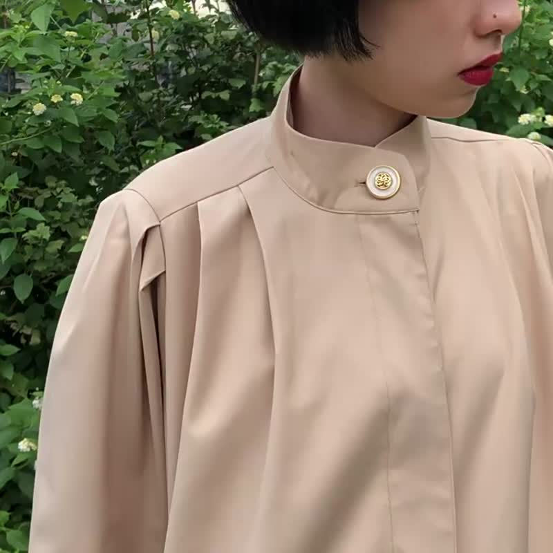 杏仁黃色 中式小立領廓形風衣 斗篷式中長款門襟排扣寬鬆簡約外套 - 女大衣/外套 - 其他人造纖維 黃色