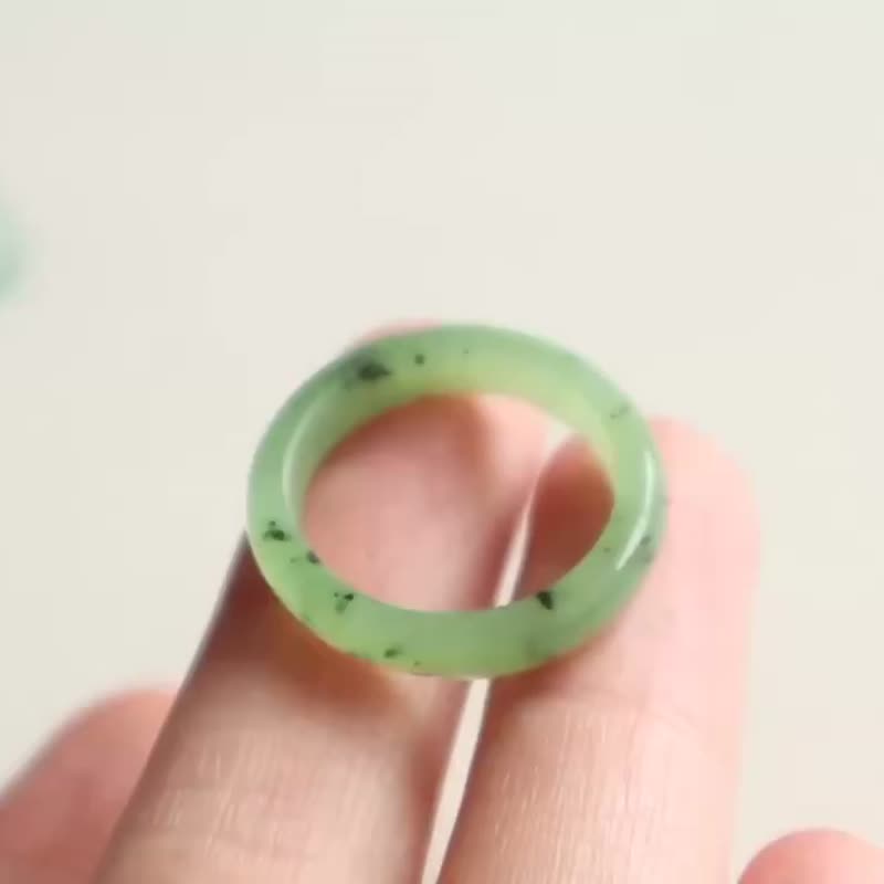 天然和田玉碧玉戒指指環獼猴桃戒指果綠色顏色美內徑18mm - 戒指 - 玉石 