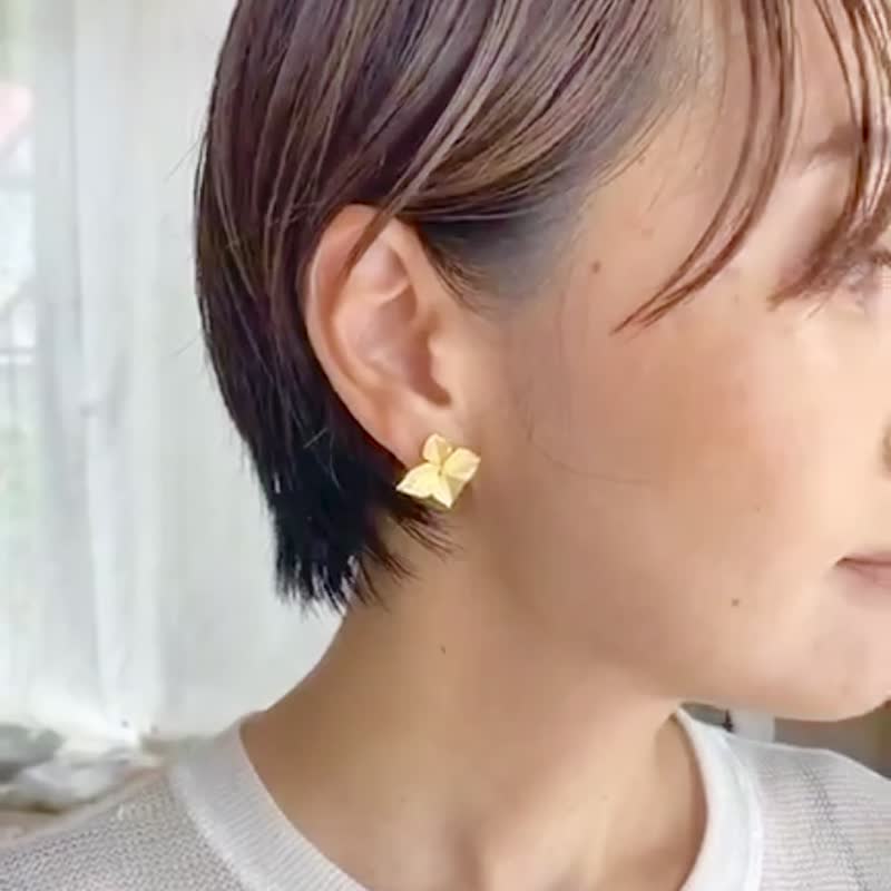 Hydrangea single ear piercing - ต่างหู - เงินแท้ สีเงิน