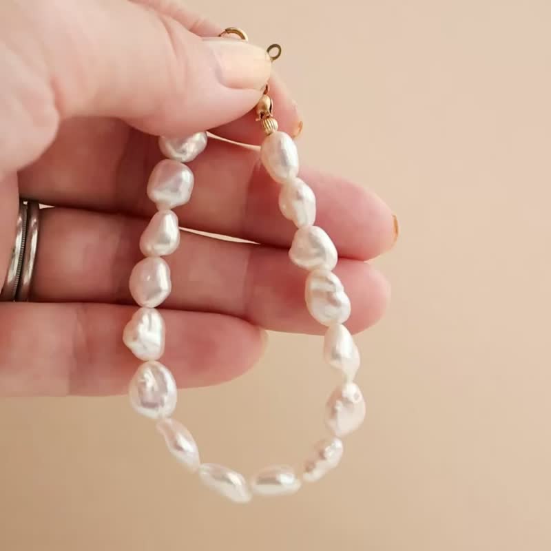 Just like a real flower lover. A lovely poppy pearl bracelet 14kgf - สร้อยข้อมือ - ไข่มุก ขาว