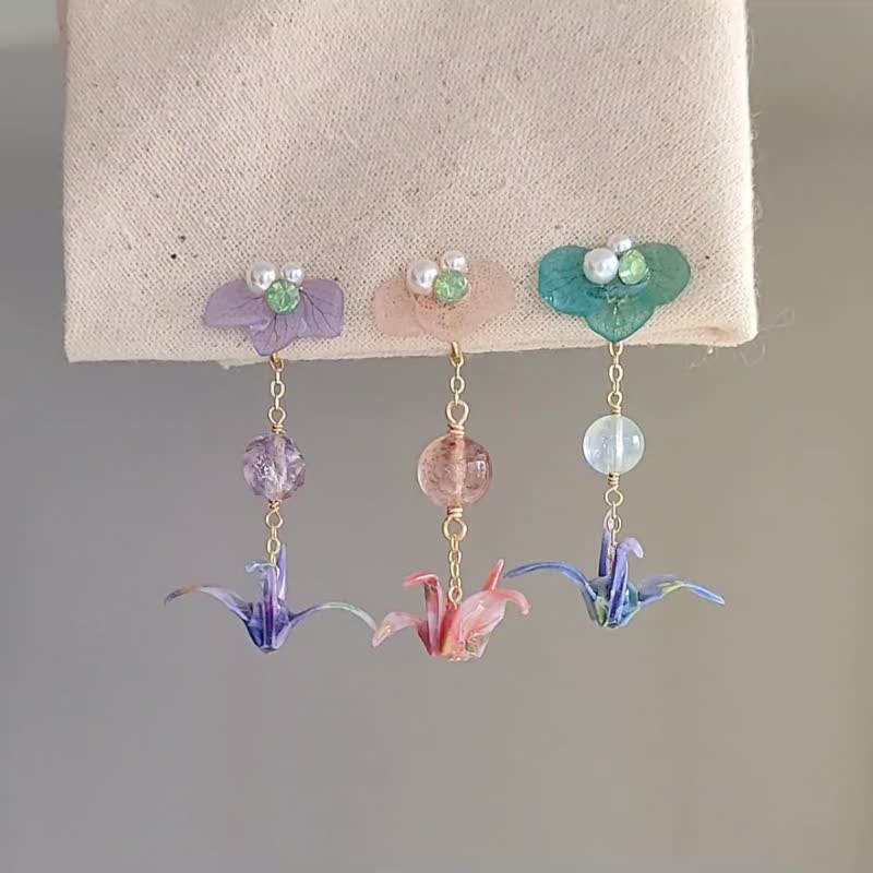 Anna hydrangea/handmade origami crane/925 sterling silver ear needles/14K gold-wrapped mosquito coil Clip-On/dangle earrings - ต่างหู - พืช/ดอกไม้ หลากหลายสี