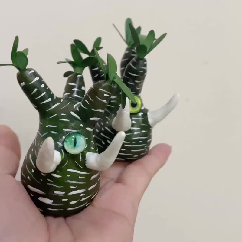 怪獸象牙宮。橄欖石水晶桌上擺飾 - 擺飾/家飾品 - 其他金屬 多色