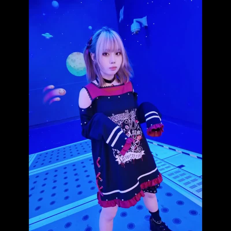 YABI punk kawaii harajuku Dullahan bear halter strap cold shoulder tee JJ2473 - เสื้อยืดผู้หญิง - ผ้าฝ้าย/ผ้าลินิน 