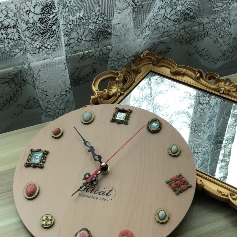 Retro French epoxy Gemstone handmade clock wall decoration natural mother-of-pearl fragments added - ของวางตกแต่ง - วัสดุอีโค สีทอง