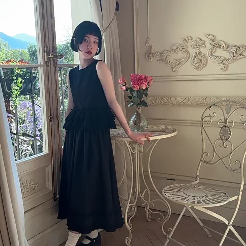 黑色 無袖圓領雙層鏤空小黑T恤 法式復古無袖小衫上衣 - 女 T 恤 - 棉．麻 黑色