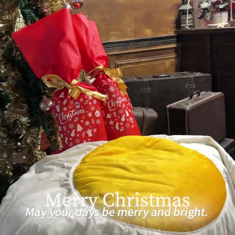 【聖誕禮盒】荷包蛋毛毯 聖誕節包裝 交換禮物 可愛禮物 療癒商品 - 棉被/毛毯 - 棉．麻 紅色