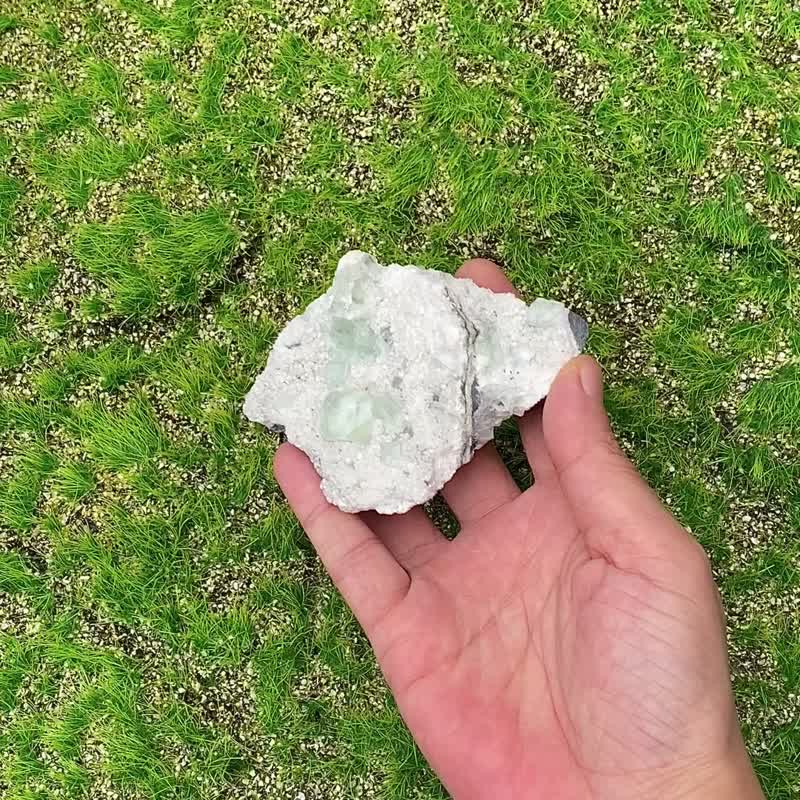 天然原礦療癒系香花領薄荷綠冰透體螢石 白色砂糖 增智慧 療癒 - 擺飾/家飾品 - 水晶 多色