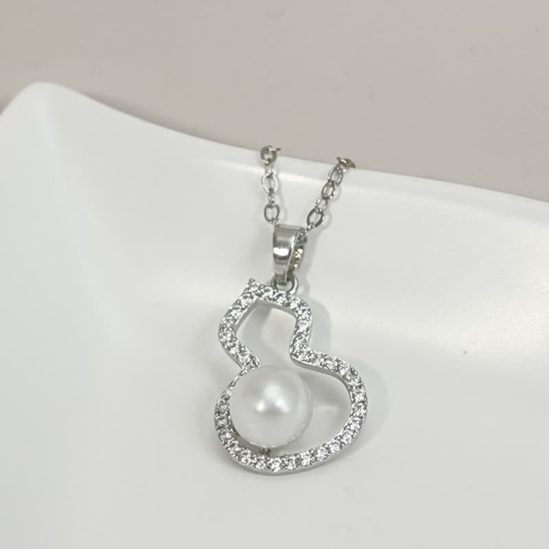 Gourd Akoya seawater pearls all-encrusted Silver pendant free necklace - ต่างหู - ไข่มุก ขาว