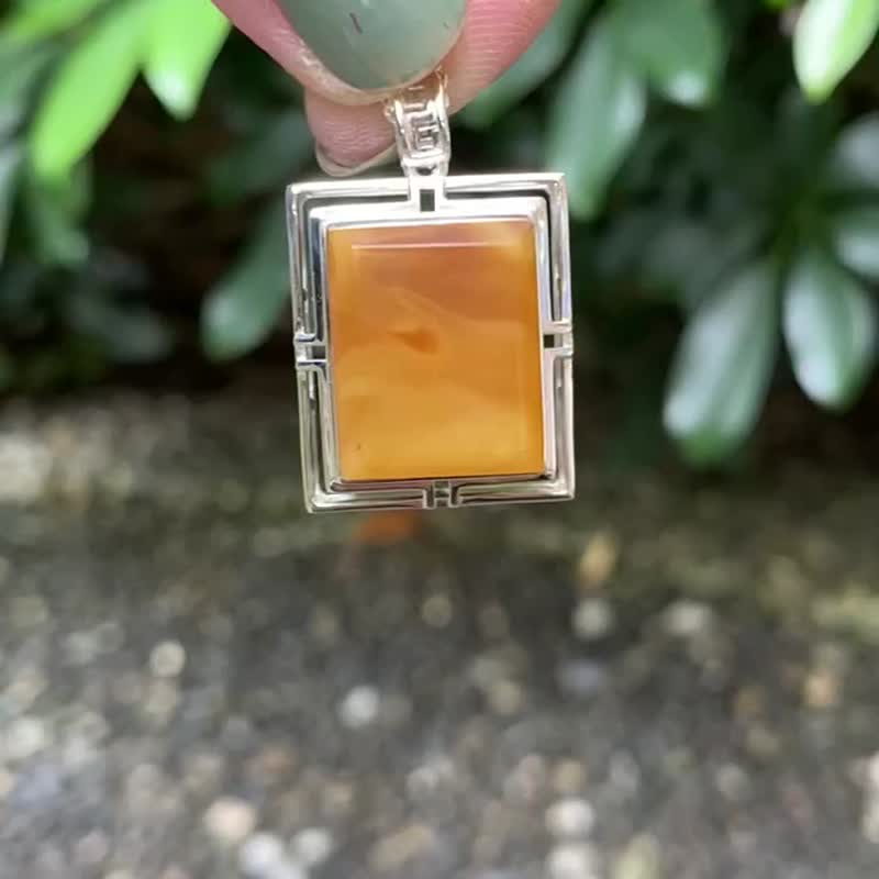 Natural Myanmar old Wax sterling silver hand-wrapped square necklace/clavicle chain/Amber - สร้อยคอ - เครื่องเพชรพลอย สีเหลือง