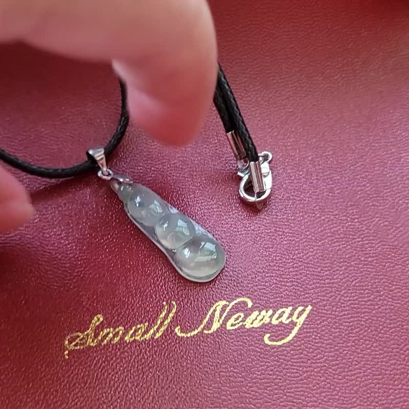 Pro-Cui Natural Jadeite High Ice Seed Water Clear Green Hand Polished Bean Bean Skin Rope Necklace Won Three Dollars - สร้อยคอ - หยก สีเขียว