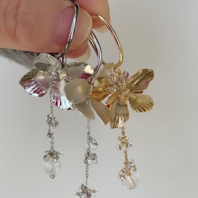 Metal flower ear cuff - Earrings & Clip-ons - Other Metals Multicolor