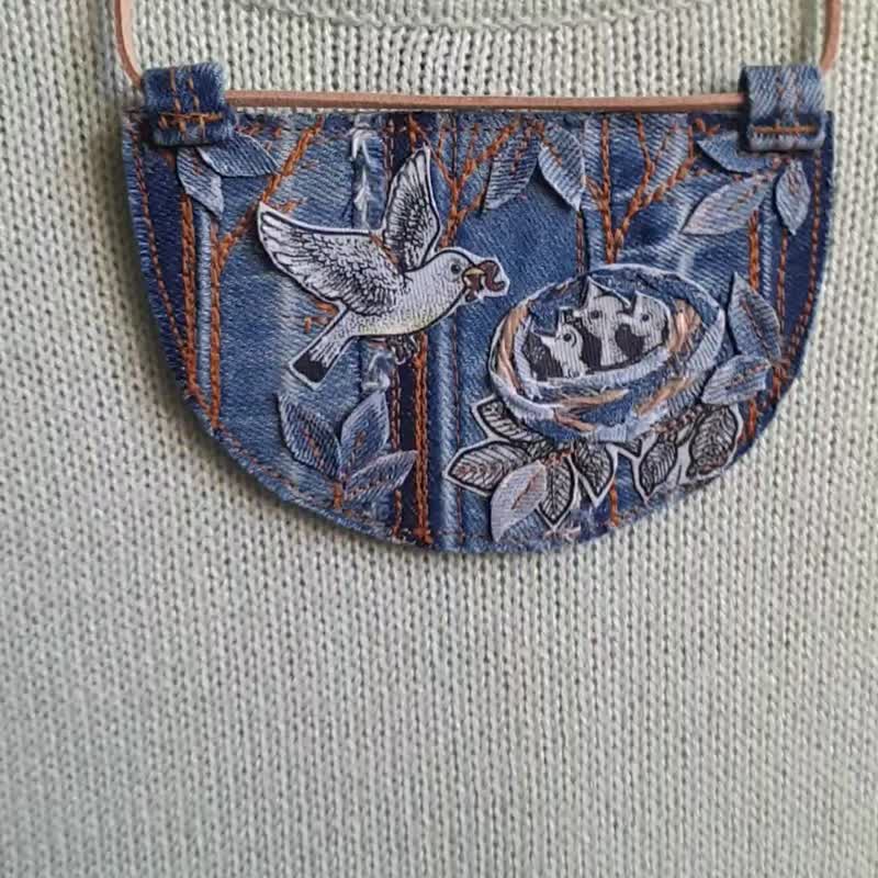 Bird Necklace Upcycled denim necklace Jeans necklace OOAK jewelry Denim art - สร้อยคอ - โลหะ สีน้ำเงิน