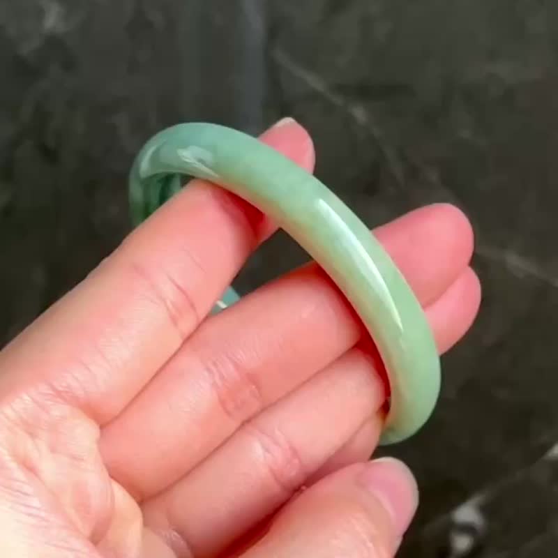 天然翡翠 緬甸翡翠 A玉 玉鐲 • 豆青飄黃翡翠福鐲 - 手鍊/手環 - 玉石 綠色