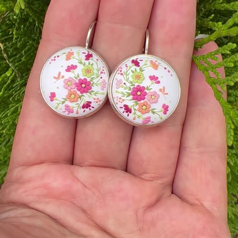 Floral Earrings Polymer Clay Earrings Wedding Earrings With Flowers - 耳環/耳夾/耳骨夾 - 黏土 白色